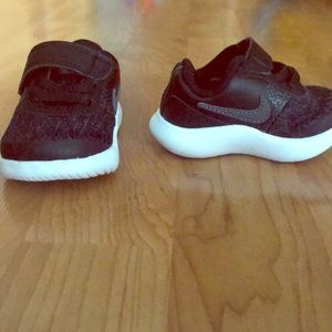 Nike baby shoes- never worn- 2c